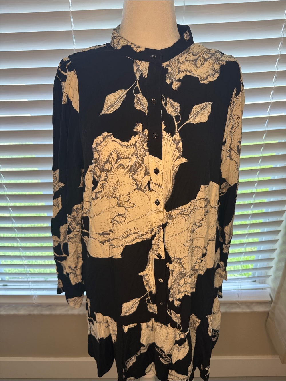 H&M Black and White Floral Button-Front Dress